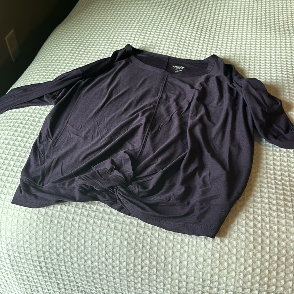 Old navy active top M.